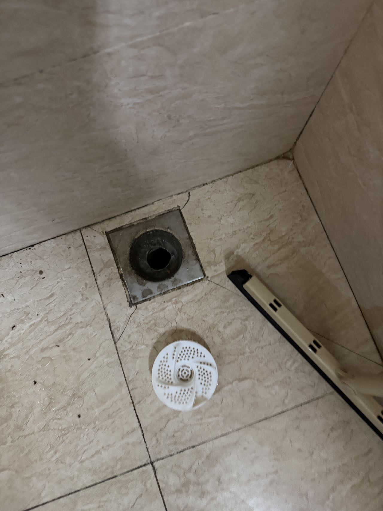 金科一城：地漏连接检查