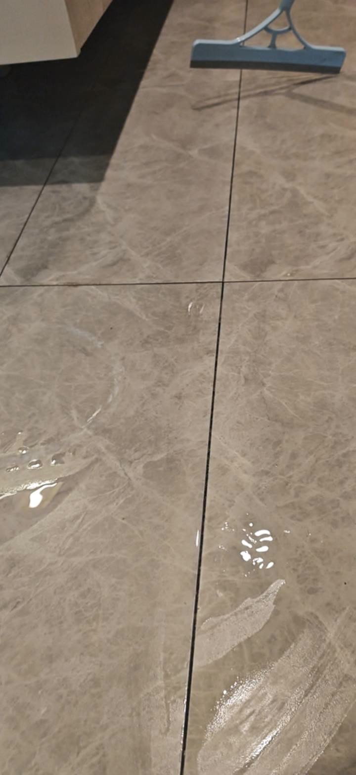 滨江樾府:清缝后地面