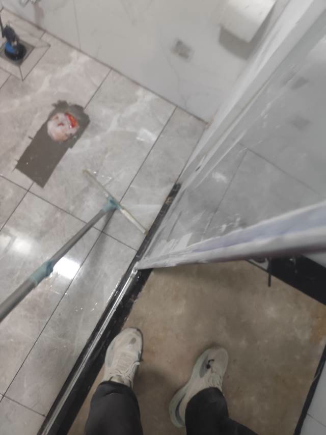 花样年家天下11栋:地面防水施工状态